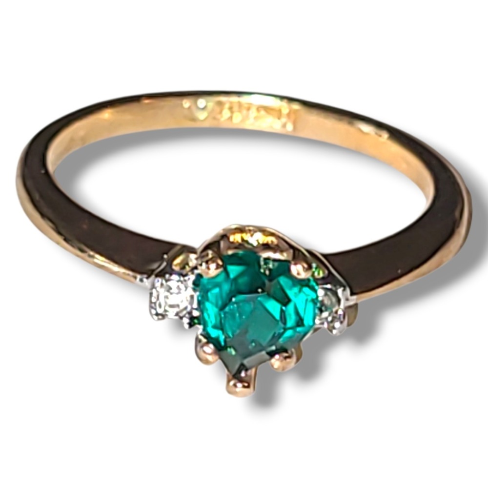 Vintage‎ 18K HGE Green Heart CZ Ring Gold Tone Solitaire Promise Ring Size 8